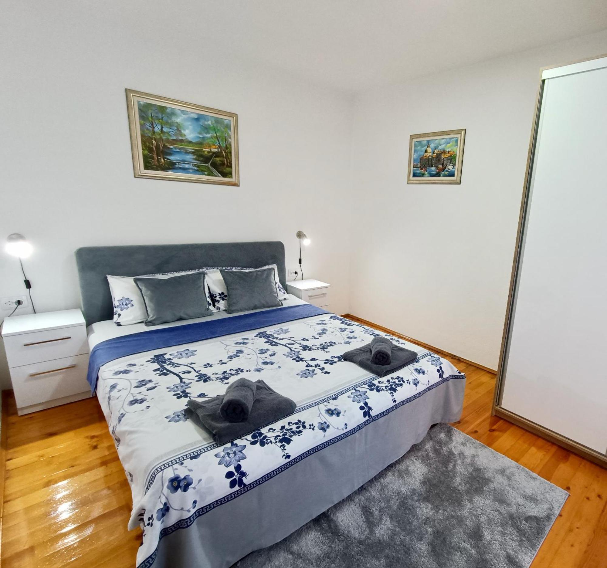 Entire House Floor - 2-Bedroom Cozy & Peaceful Apartment ポドゴリツァ エクステリア 写真