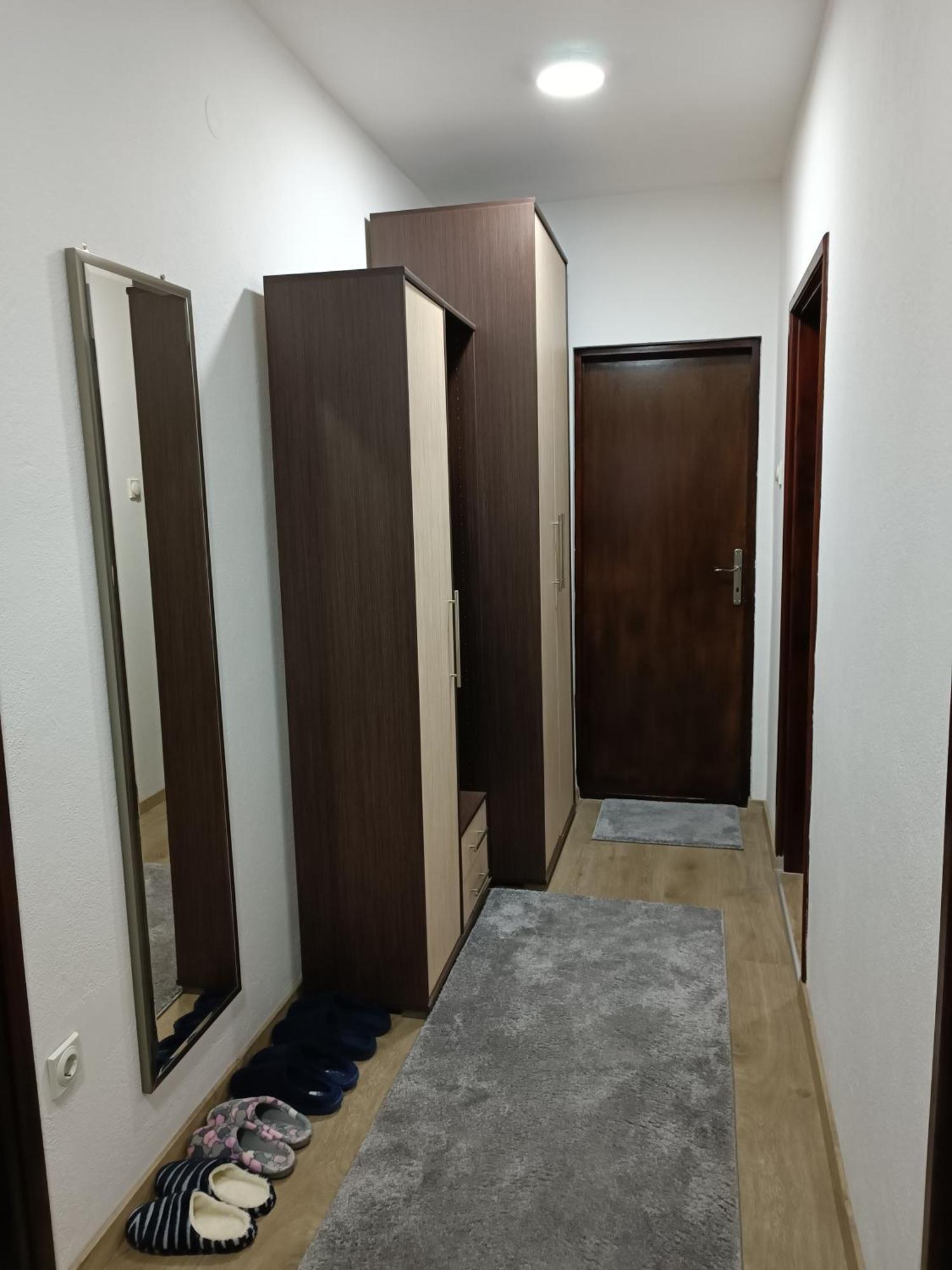 Entire House Floor - 2-Bedroom Cozy & Peaceful Apartment ポドゴリツァ エクステリア 写真