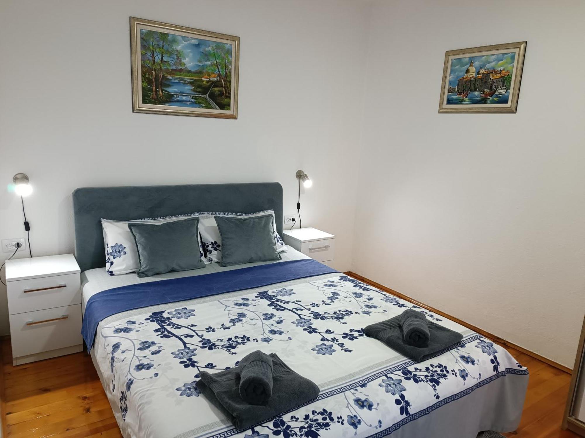Entire House Floor - 2-Bedroom Cozy & Peaceful Apartment ポドゴリツァ エクステリア 写真