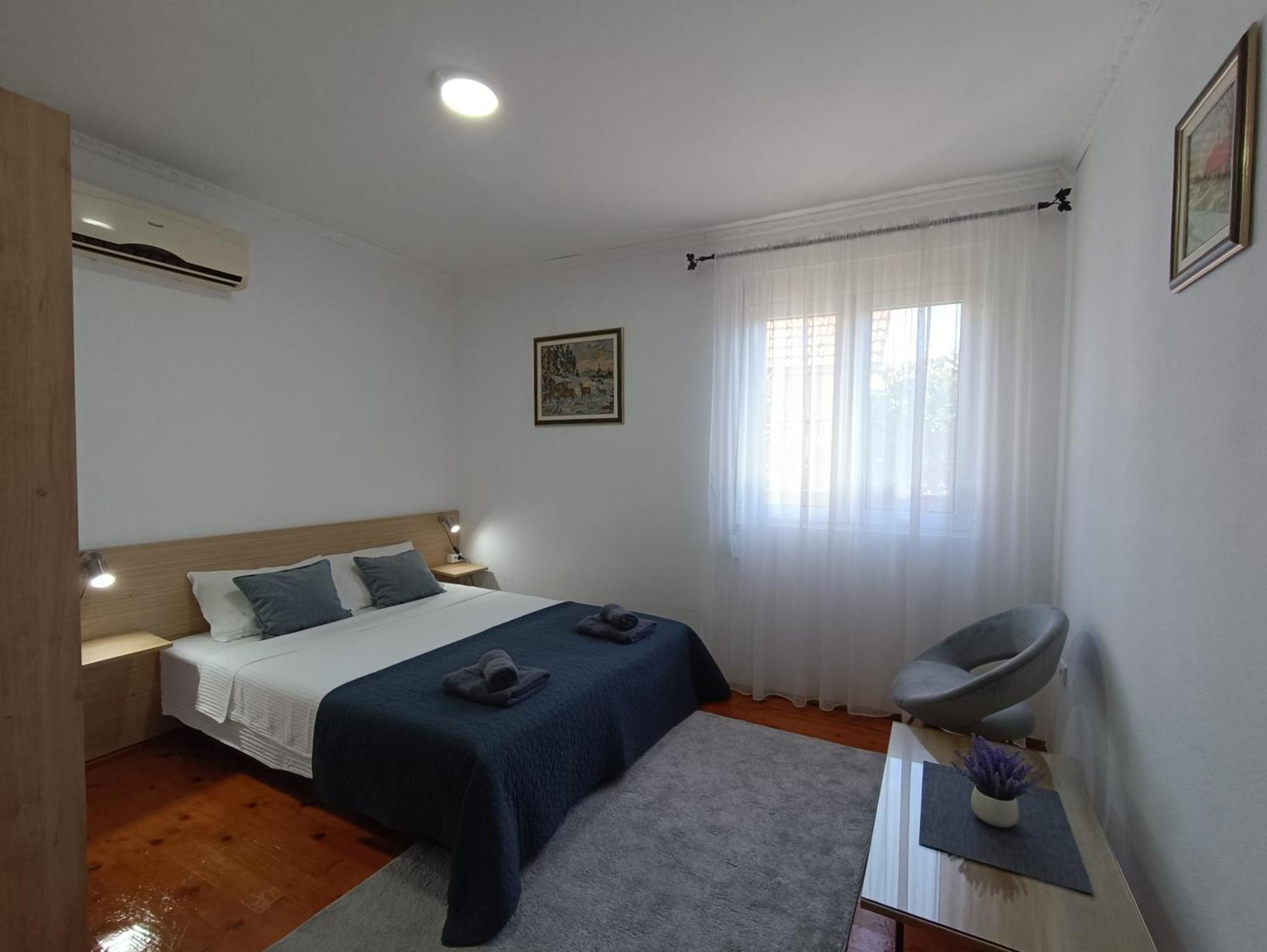 Entire House Floor - 2-Bedroom Cozy & Peaceful Apartment ポドゴリツァ エクステリア 写真